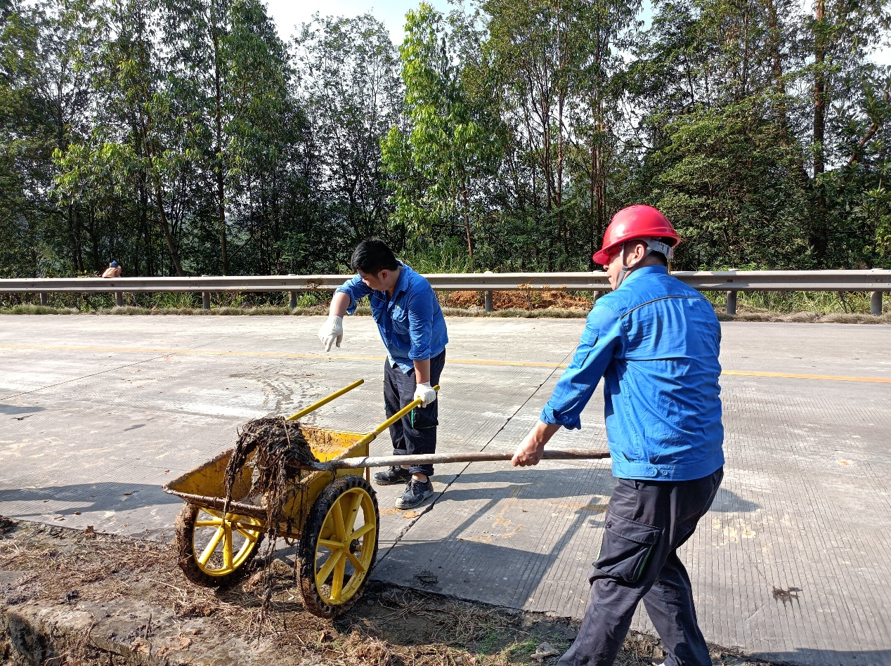 ��Ա�ɲ������ǰ ���η���̨���徲����